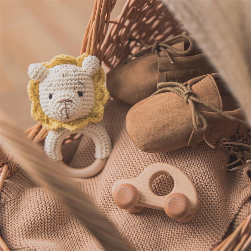 Babys Badetuch-Set mit süßen Spielzeugen