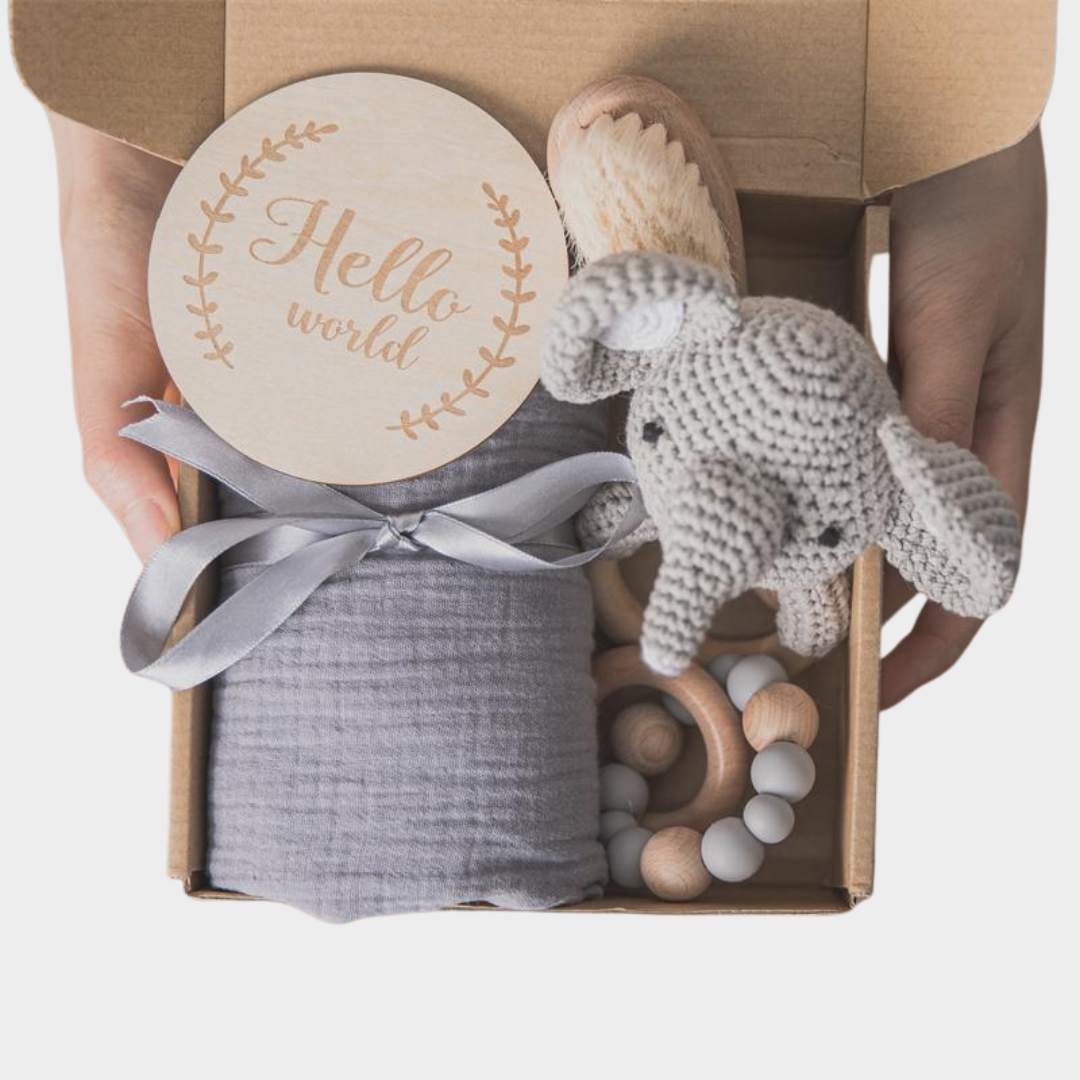 Babys Badetuch-Set mit süßen Spielzeugen