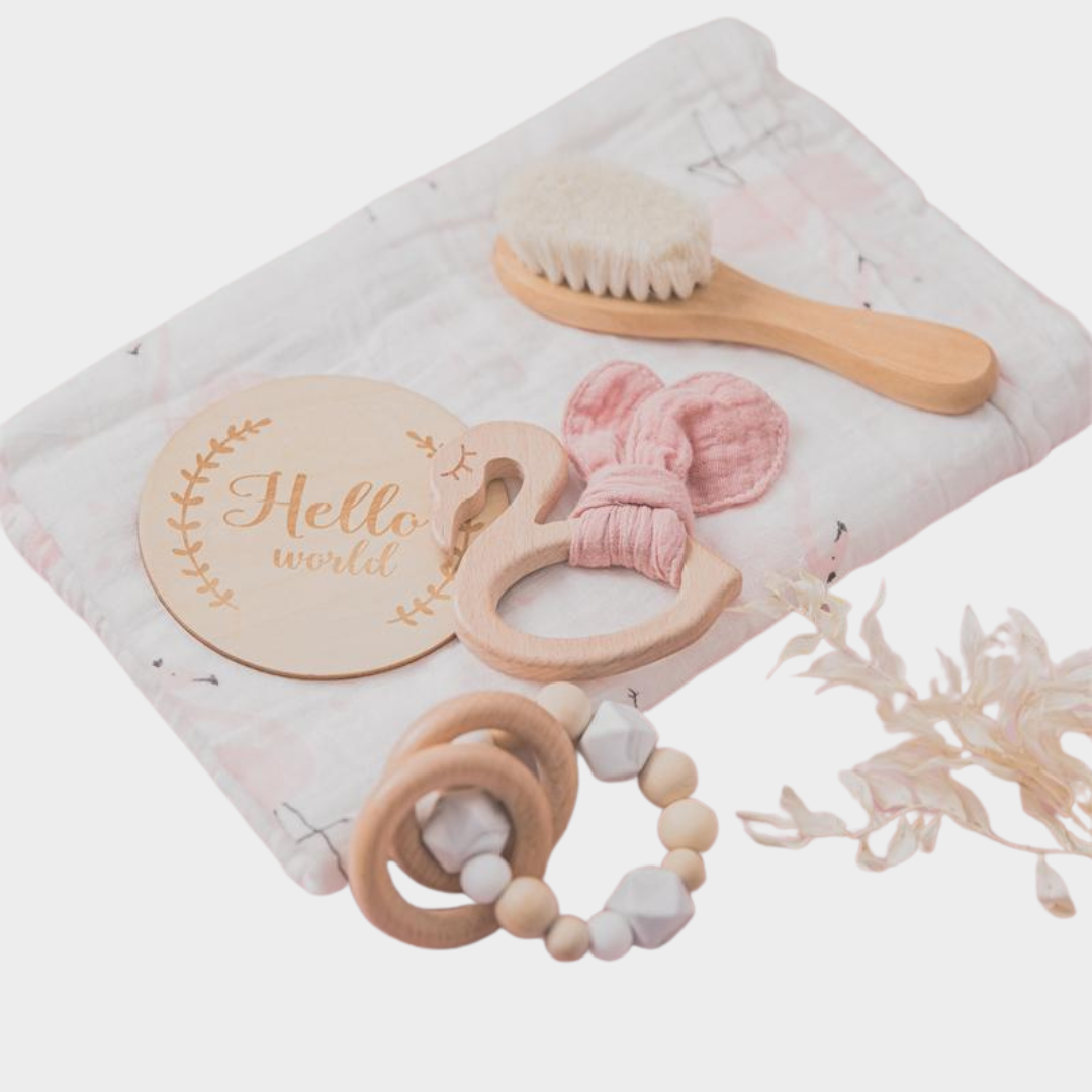 Babys Badetuch-Set mit süßen Spielzeugen